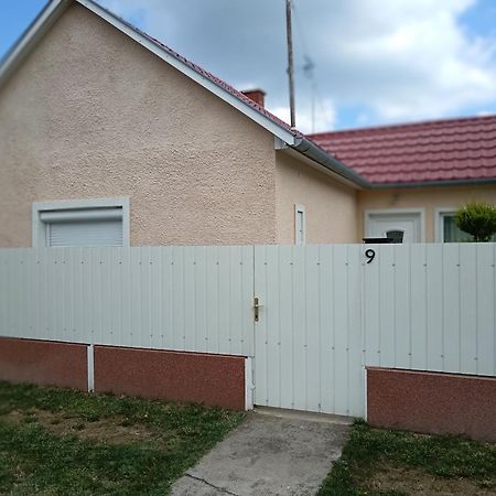 Margó Vendégházak 2 Hajdúszoboszló Esterno foto